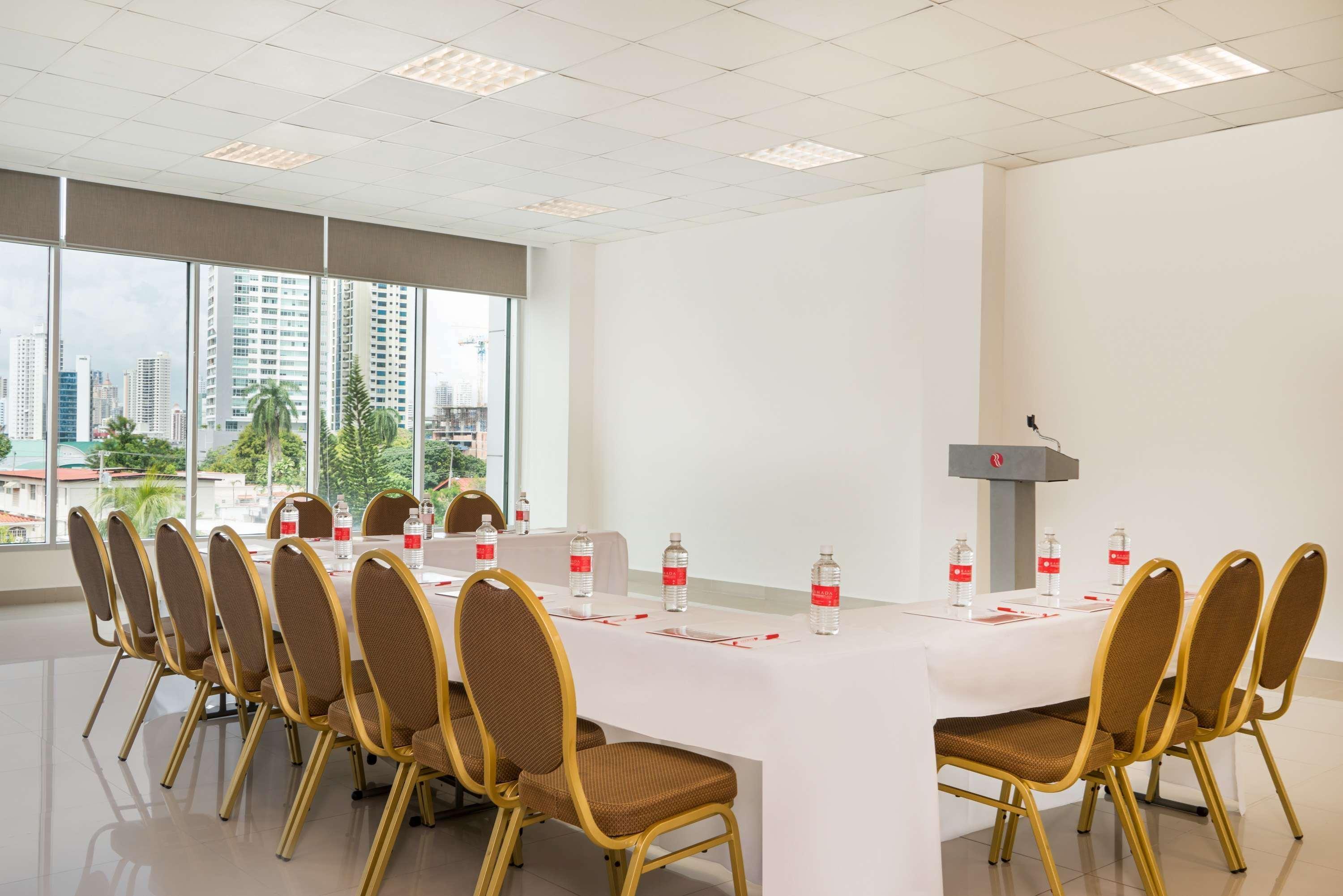 Готель Ramada Plaza By Wyndham Panama Punta Pacifica Екстер'єр фото