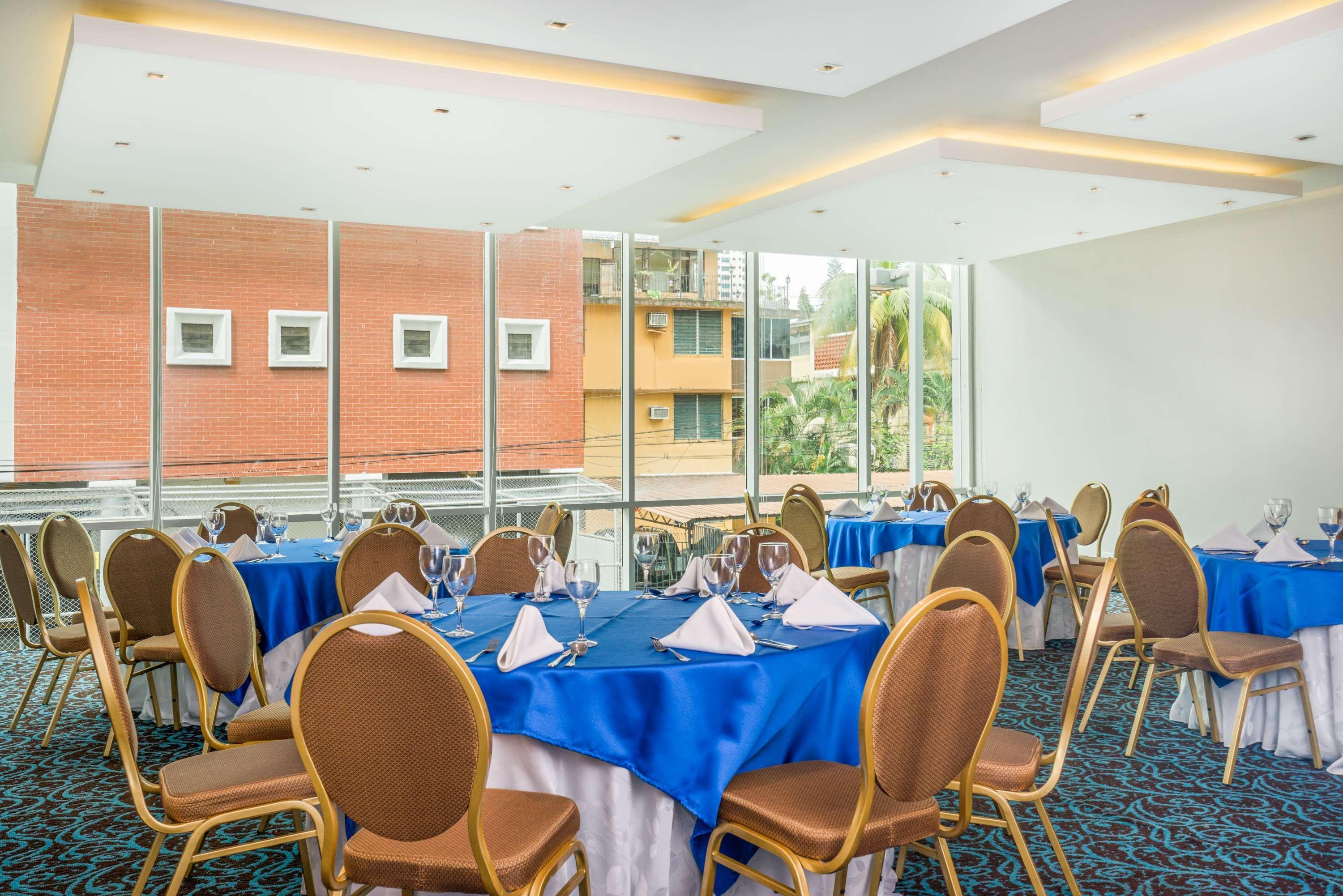 Готель Ramada Plaza By Wyndham Panama Punta Pacifica Екстер'єр фото