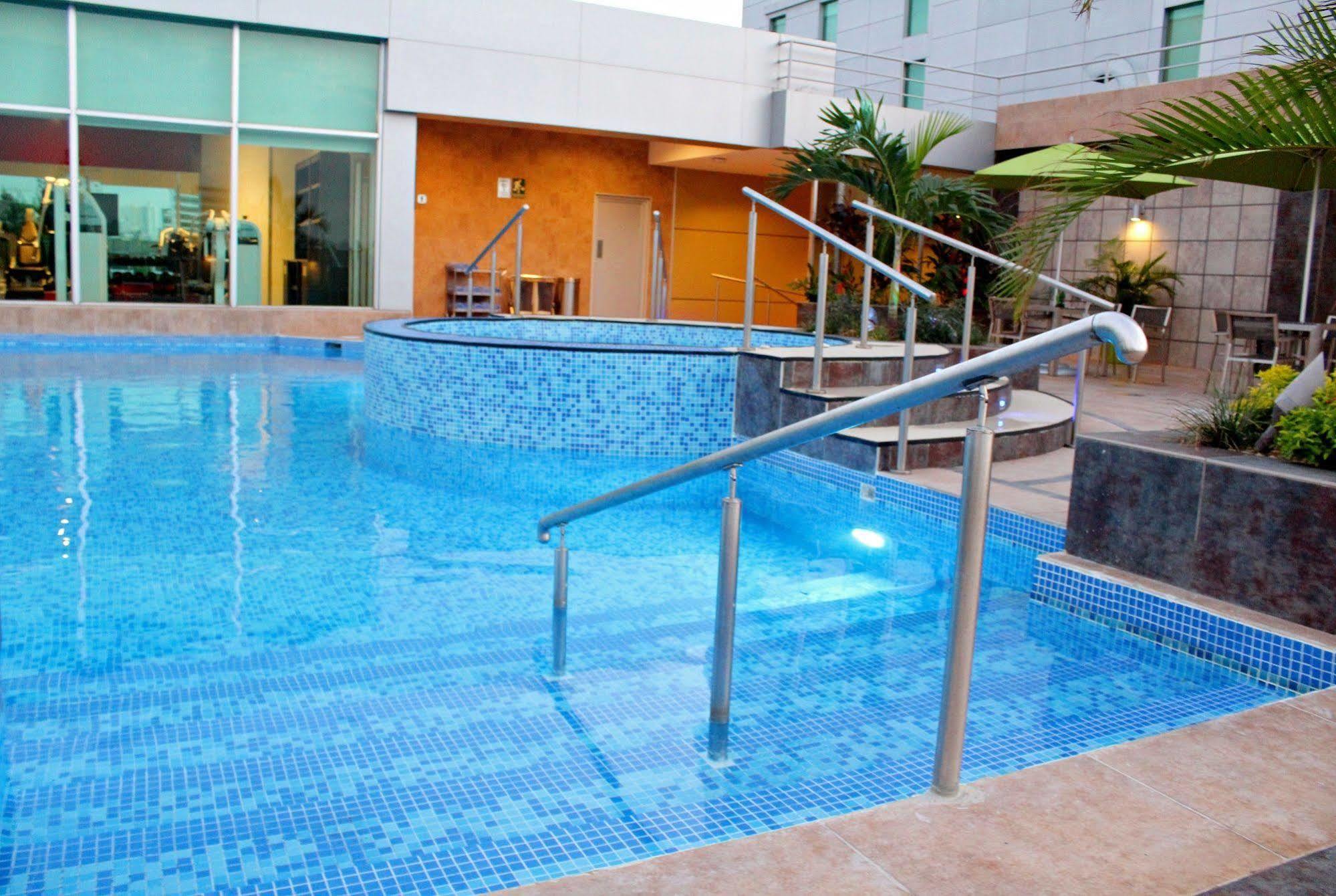 Готель Ramada Plaza By Wyndham Panama Punta Pacifica Екстер'єр фото