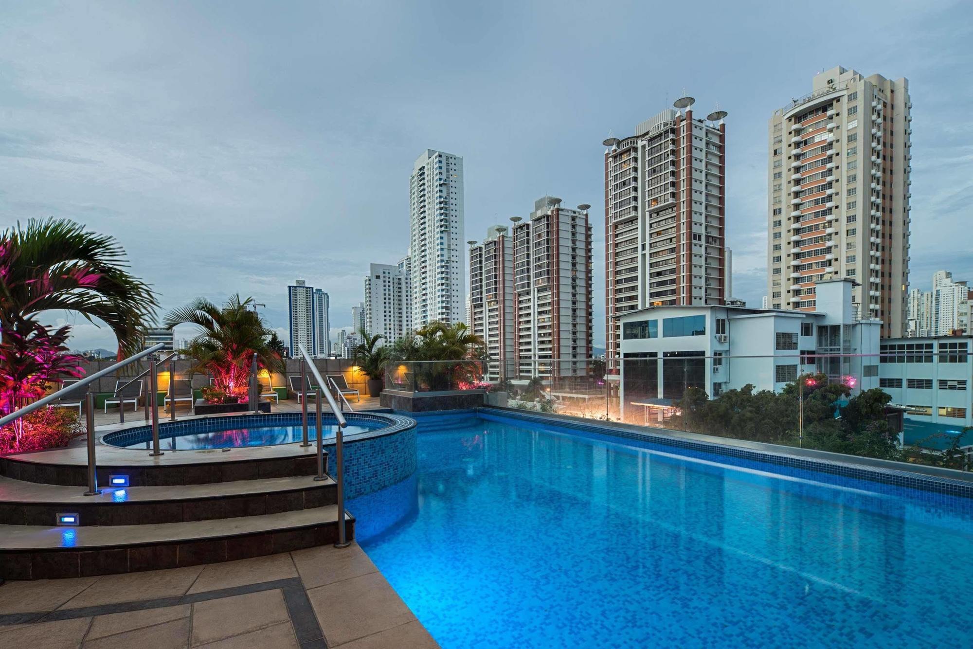 Готель Ramada Plaza By Wyndham Panama Punta Pacifica Екстер'єр фото
